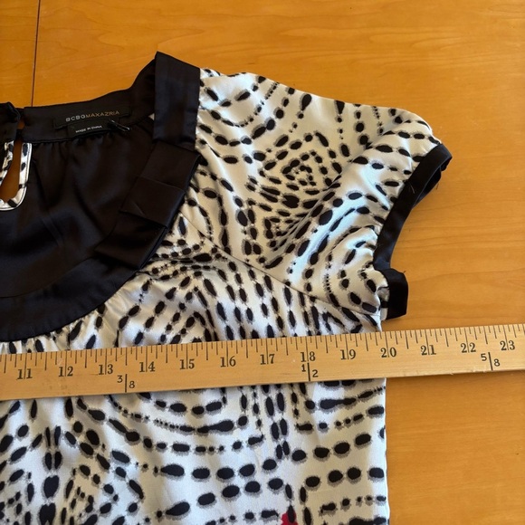 BCBGMaxAzria M black red white, mini relaxed fit shift short sleeve dress - Picture 7 of 12
